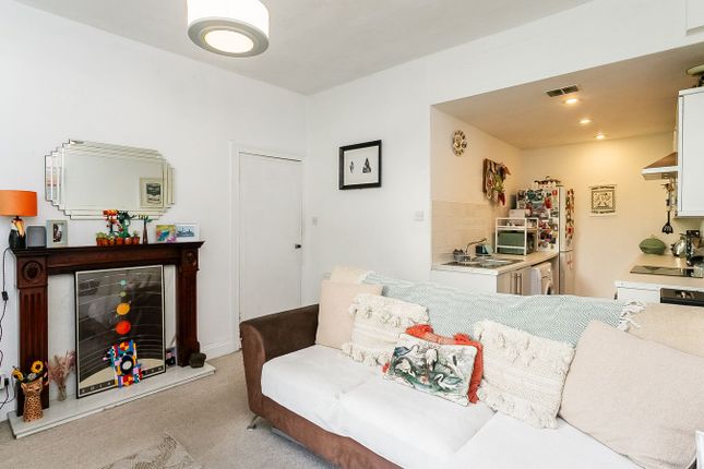 PF3, 11, Piersfield Grove, Edinburgh photo 4