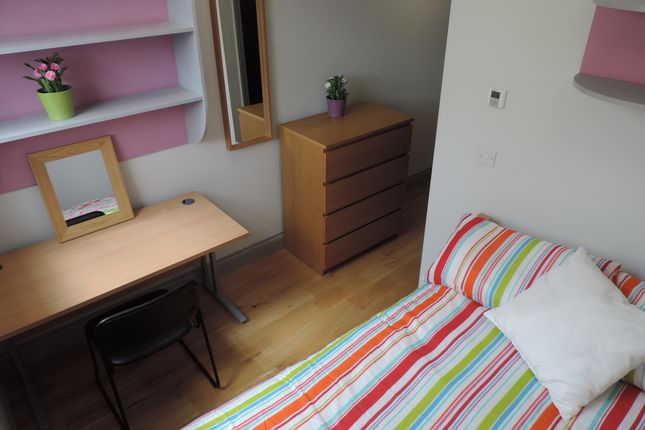 Pink Penthouse, Lustrous House, Gillingham photo 3