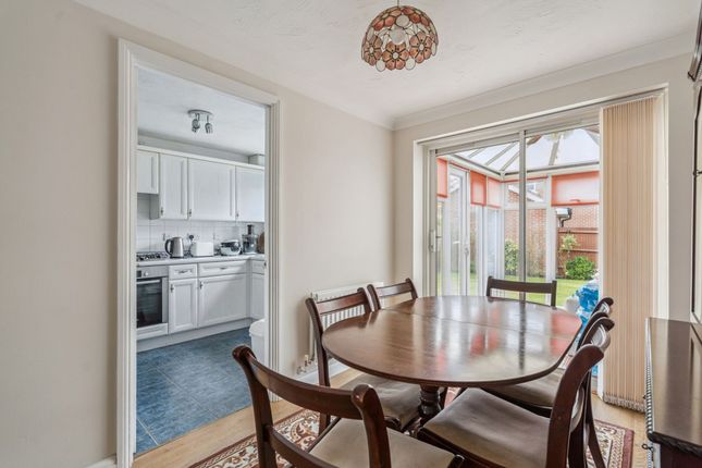 2 Brookmill Close, Watford photo 4