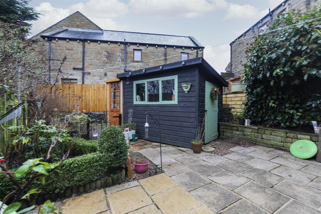 18, Coldwells Hill, Halifax photo 4