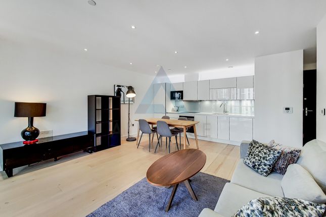 Flat to rent in Heritage Tower, 118 East Ferry Road, London