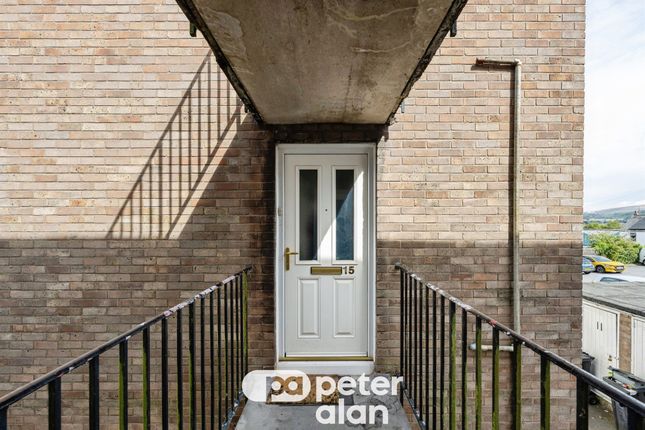 15, White Gates Court, Neath photo 2