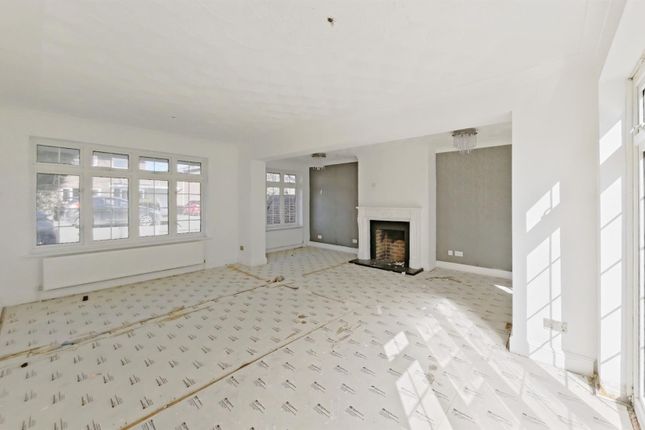 64, Rochester Crescent, Rochester photo 4