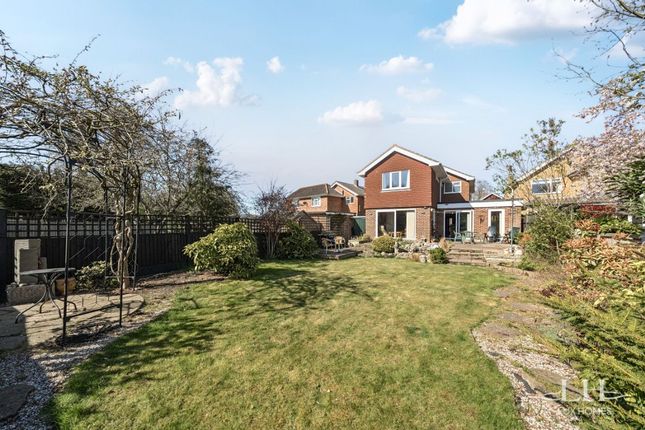 4 Collins Way, Brentwood photo 2