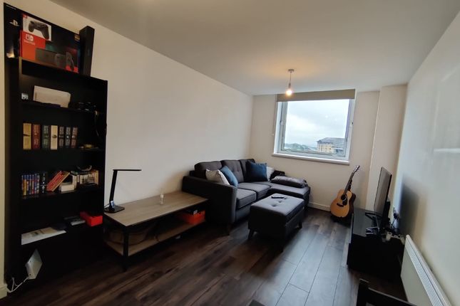 Flat for sale in Apartment, Landmark, Waterfront West, Brierley Hill