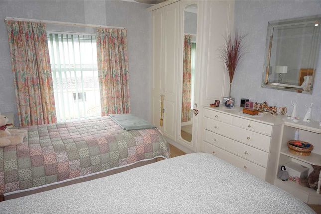 Back Bedroom 2 :