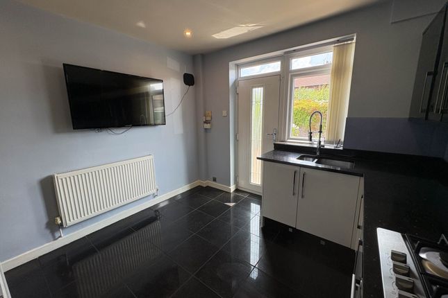 24, Merton Grove, Oldham photo 5