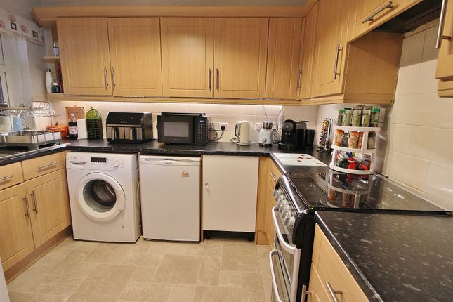 Flat 10 Fielder Court, Stakes Road, Waterlooville photo 3