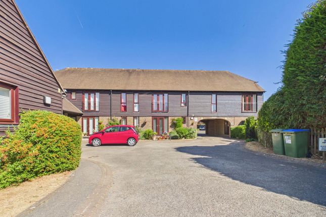 6, Farm Close, Horsham photo 2