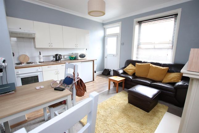 11, Brunswick Place, Bradford photo 3
