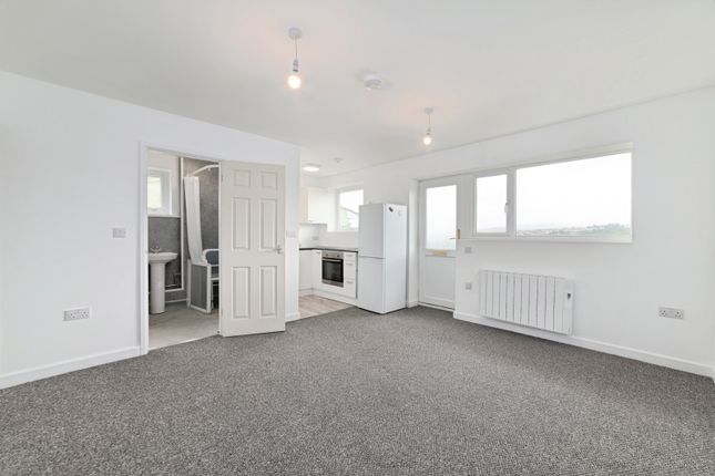 27, Seaview Crescent, Pembrokeshire photo 2