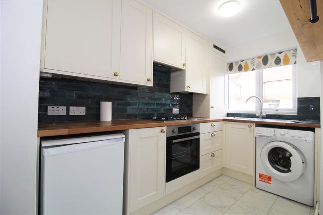 Hilldale Road, Sutton photo 3