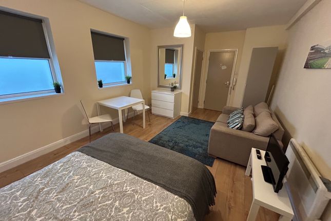 Studio flat on Flat 3 219, Newport Road, Cardiff, £995/mo