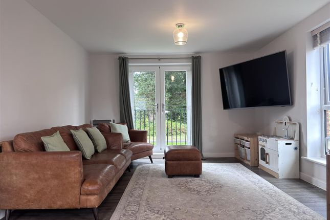 Flat 2, Orion Court, 10 William Belt Road, Pease Pottage photo 4