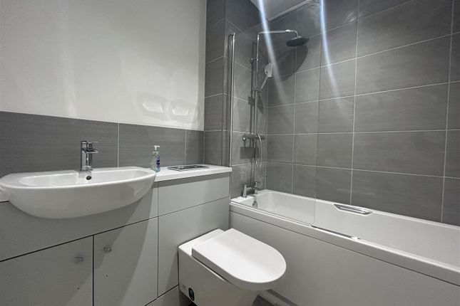 Thumbnail Flat to rent in Station Approach, Ashford