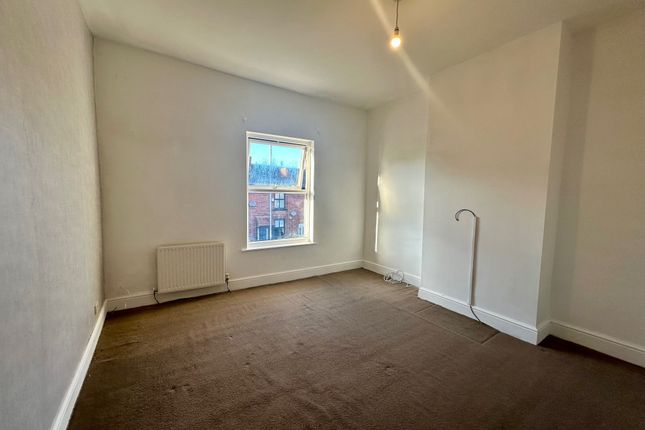 115, Dukinfield photo 4