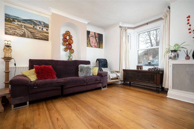 26, Colham Avenue, West Drayton photo 4
