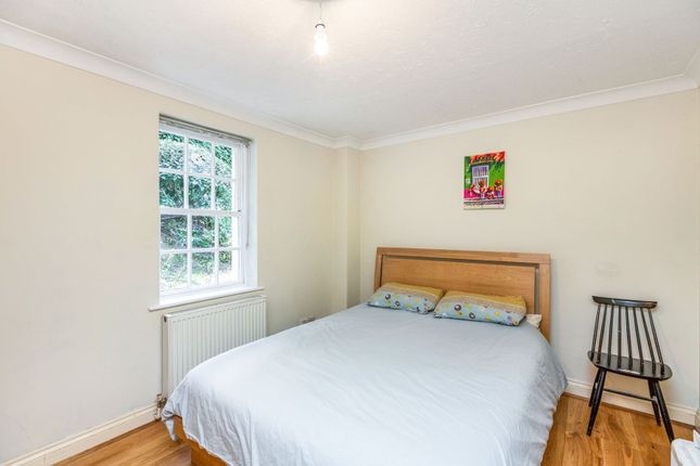 Flat for sale in 5 Stapleton Hall Road, Stroud Green