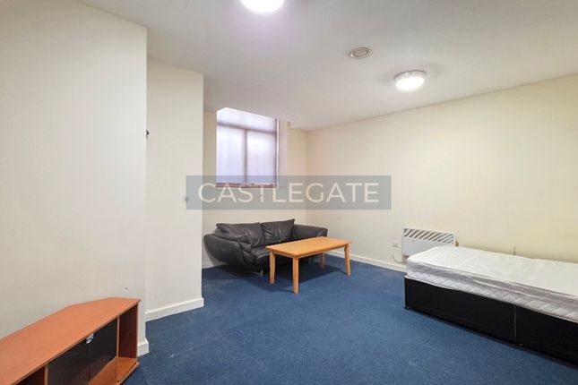Flat 26, Huddersfield photo 3