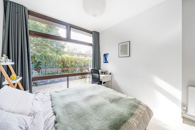 Flat for sale in Cabanel Place, Kennington