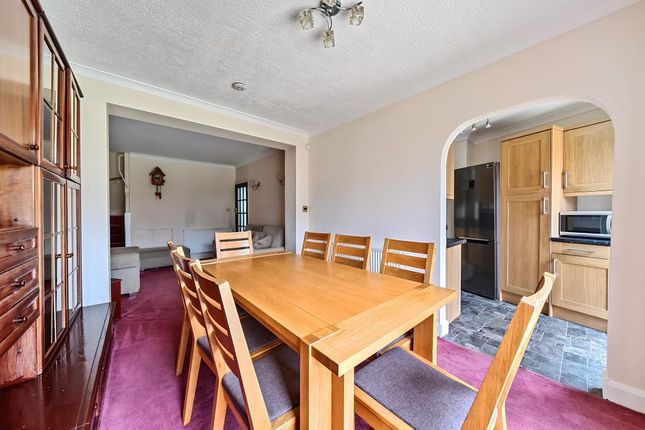 4 Roch Avenue, Roch Avenue, Edgware photo 4