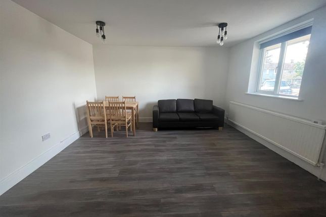 1A Meadow Close, Enfield photo 4