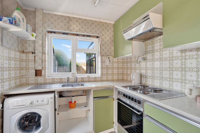 52, Brightside Avenue, Staines-upon-Thames photo 4
