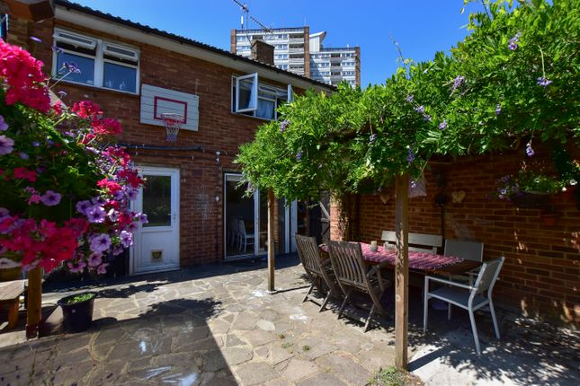 42, Garsmouth Way, Watford photo 4