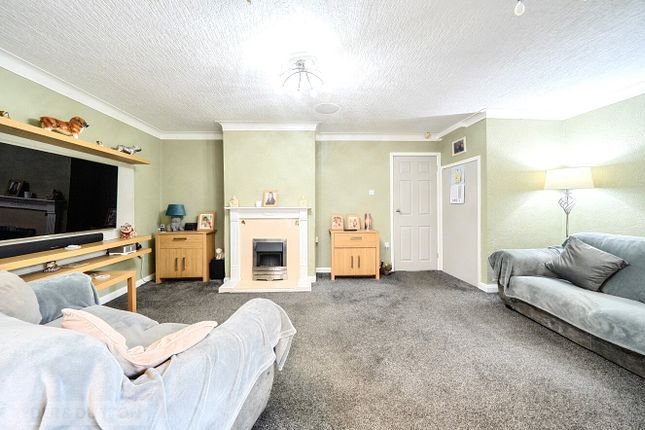 18, Romsey Avenue, Manchester photo 4