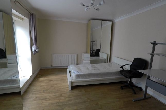 Meadowcroft, Hatfield Hertfordshire photo 3