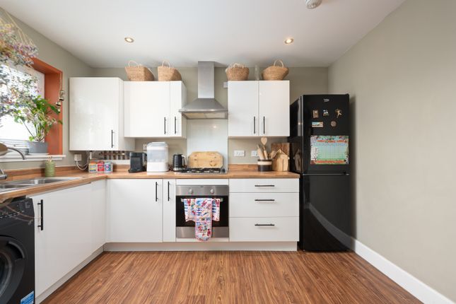 10, Lady Campbells Court, Dunfermline photo 4