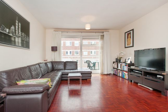 Flat to rent in Sandringham House, Courtlands, Sheen Road, Richmond