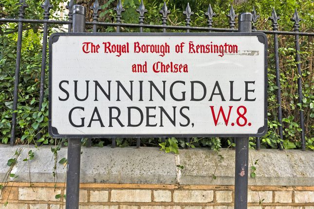 Terraced house for sale in Sunningdale Gardens, London
