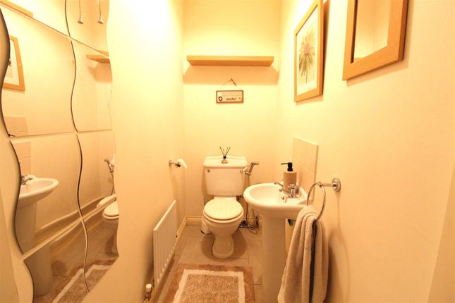 6, Victoria Court, Huddersfield photo 3