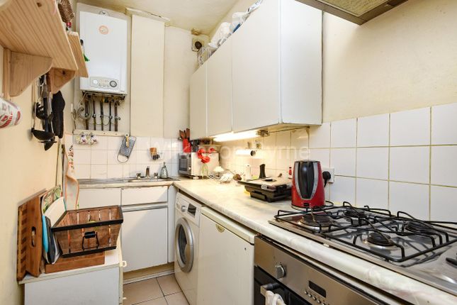 121, Bowes Road, Palmers Green photo 3