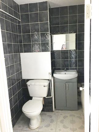 12 Perth House, Canberra Square, TILBURY photo 4