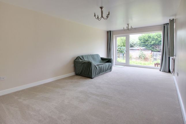 26 Farm Drive, Croydon photo 4