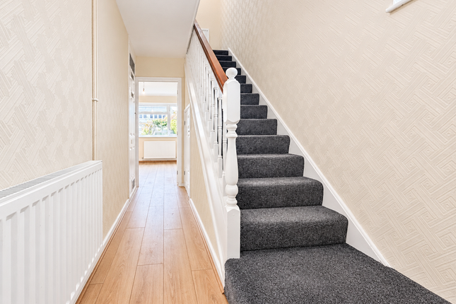 14, Champions Way, Hoddesdon photo 3