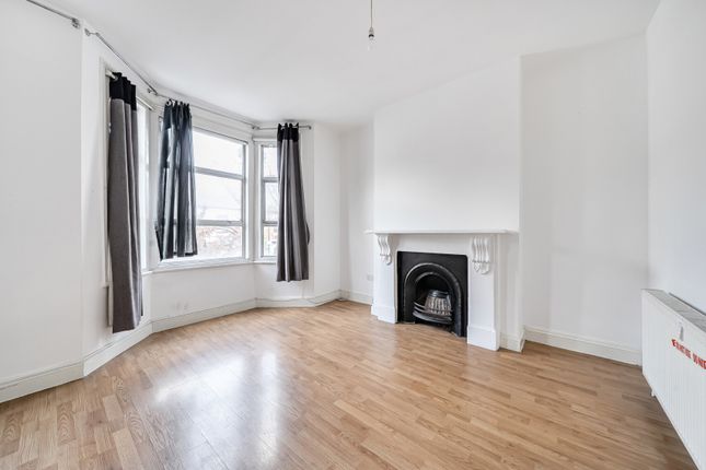 Flat B, 17, Raeburn Street, London photo 2