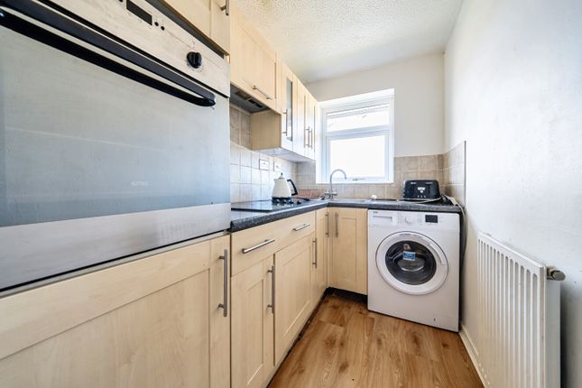 8, Curlew Avenue, Sheffield photo 3