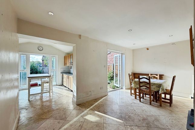 19, Maple Grove, Stratford-Upon-Avon photo 3