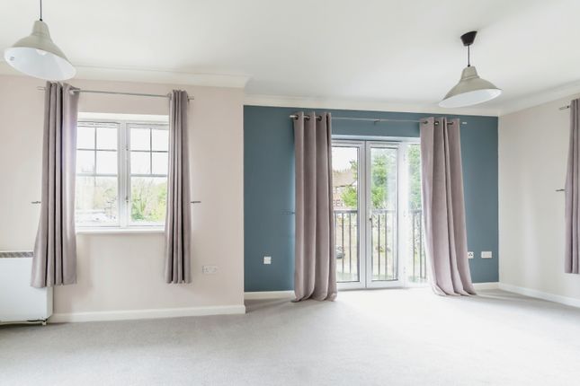 Flat for sale in Eothen Close, Caterham, Surrey