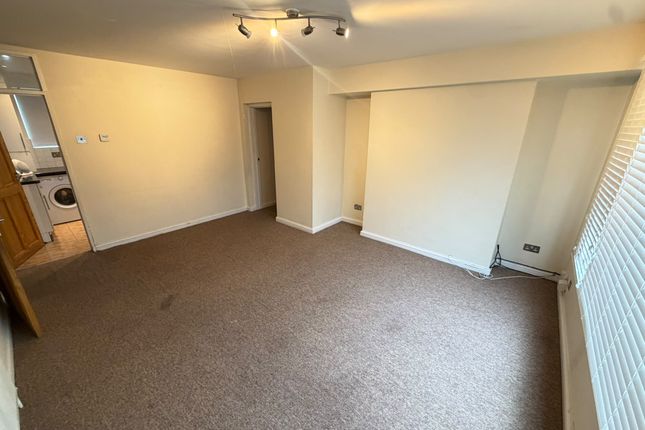 10 Studley Court, Studley Drive, Ilford photo 3