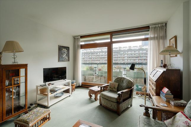 Flat for sale in Defoe House, Barbican, London