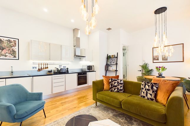 Thumbnail Flat to rent in King St, London
