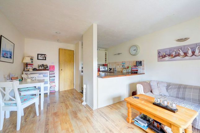 55, St. Benedicts Close, London photo 4