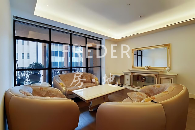 Flat 203, London photo 3