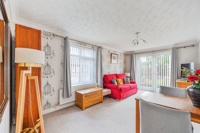 8, Strathaven Court, Derby photo 3