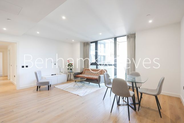 Flat to rent in Emery Way, Wapping