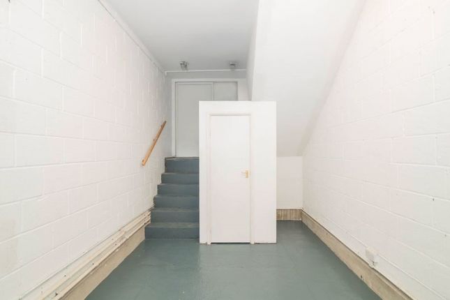 427, Upper Richmond Road West, London photo 4